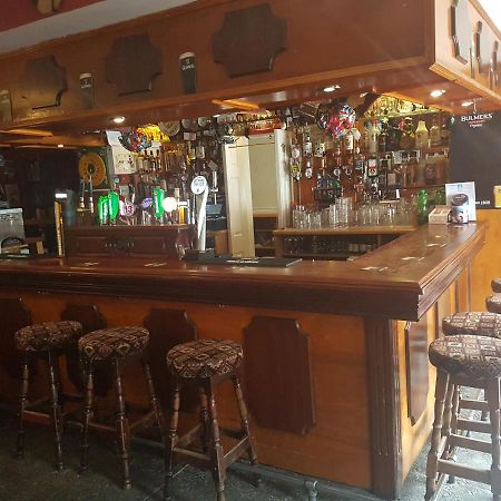 O'Loughlin'S Bar Hotel Milltown Malbay Buitenkant foto