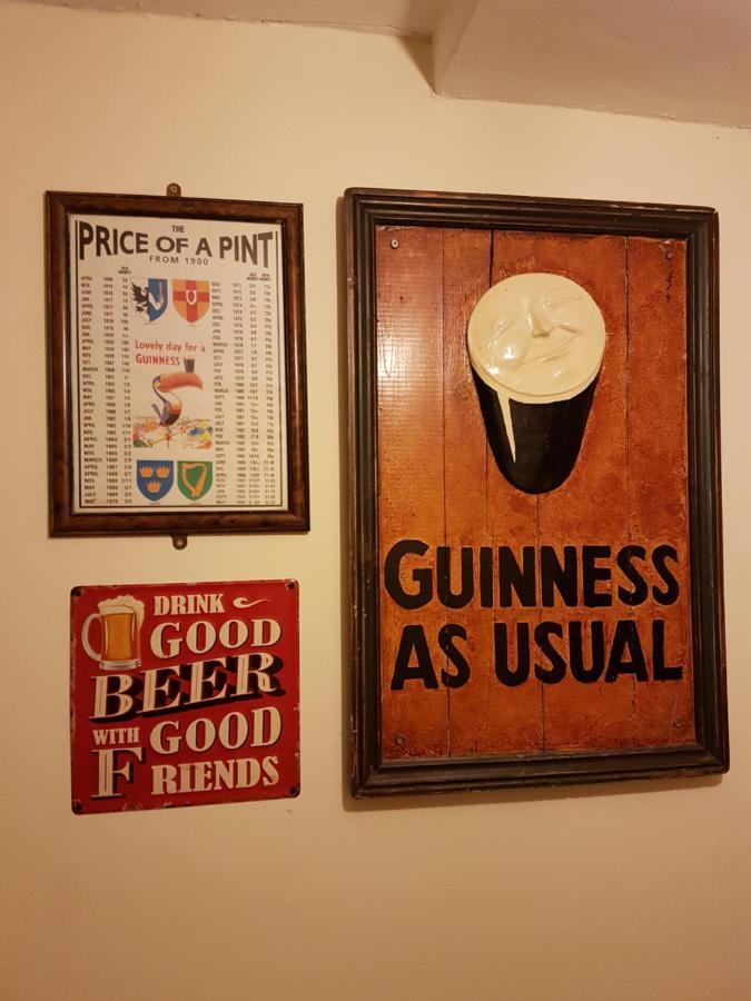 O'Loughlin'S Bar Hotel Milltown Malbay Buitenkant foto