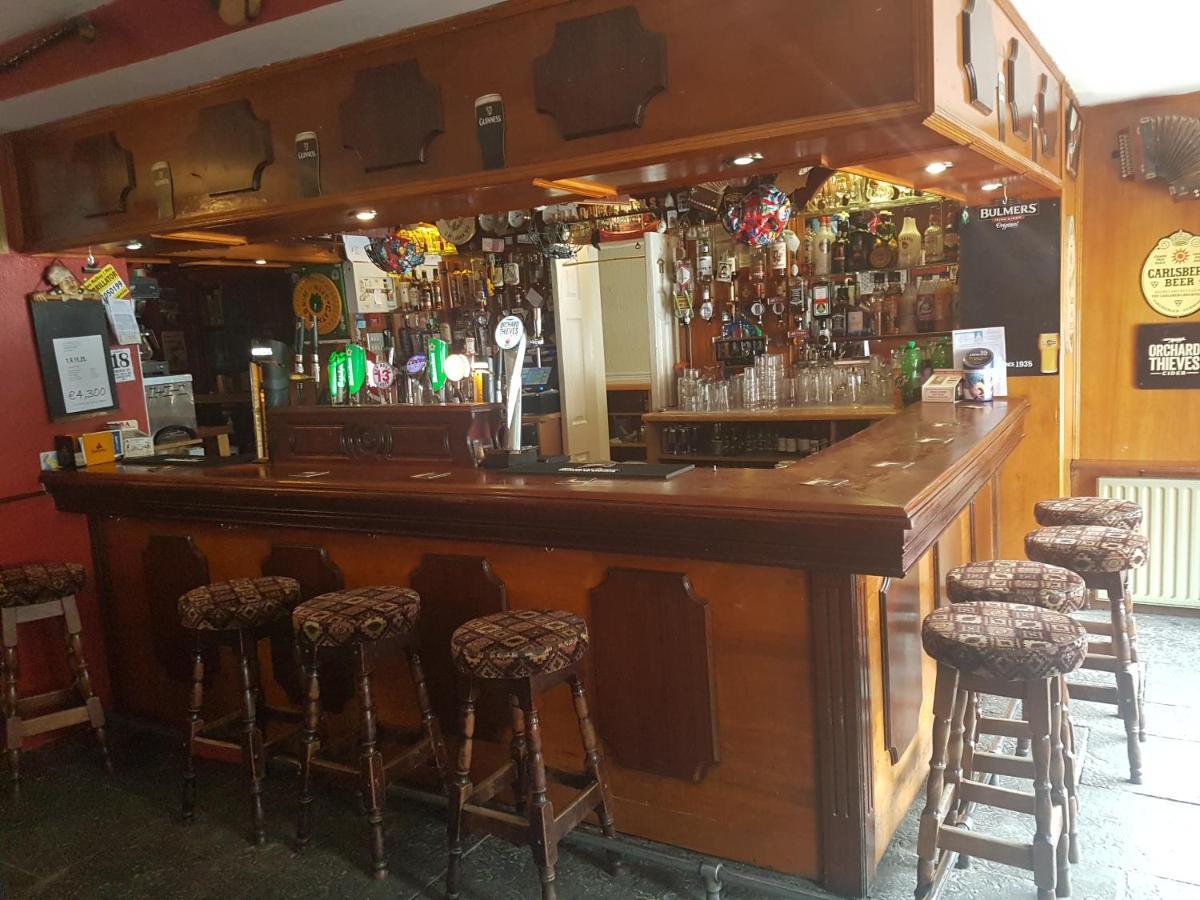 O'Loughlin'S Bar Hotel Milltown Malbay Buitenkant foto